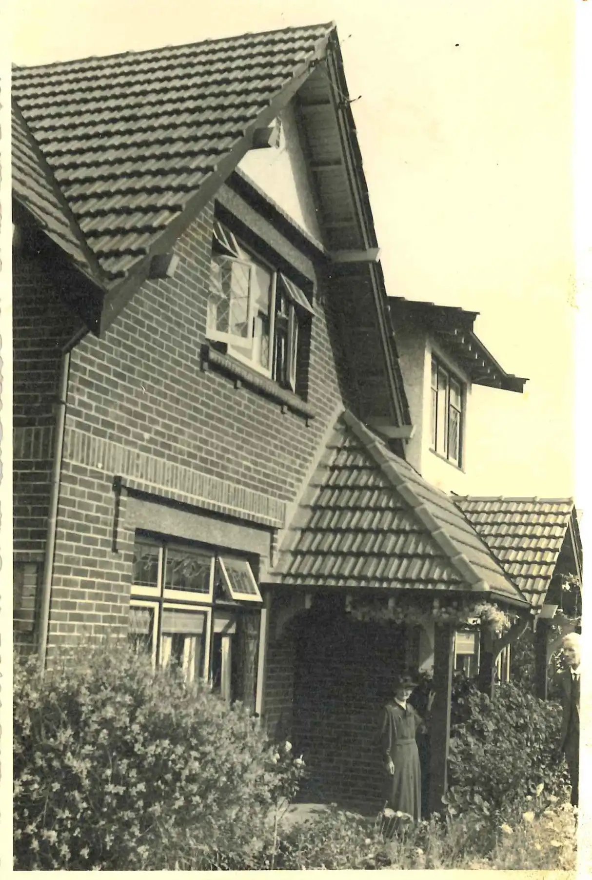 Photograph of Isabel Reed outside 155 Glenpark Avenue, 1930s.