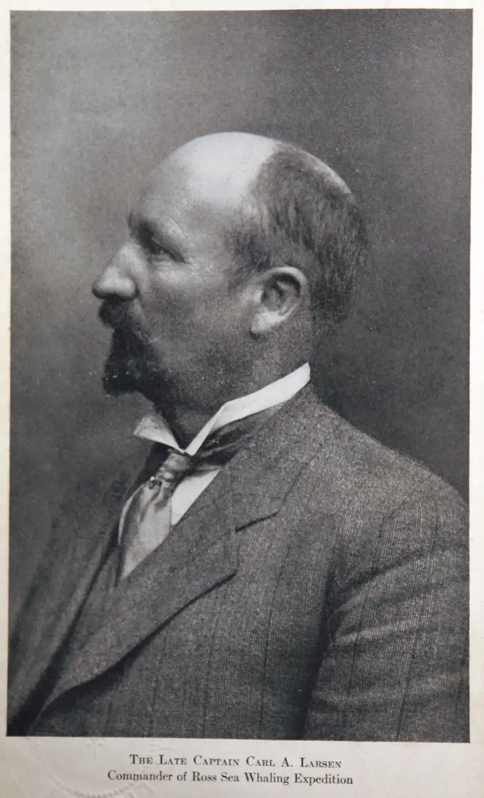 Alan Villiers. <i>Whaling in the Frozen South, Being the Story of the 1923–24 Norwegian Whaling Expedition to the Antarctic</i>. London: Hurst & Blackett, [1925].