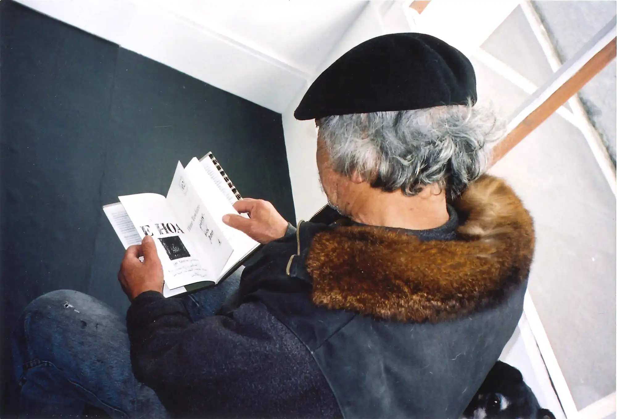 Photograph of Hotere reading Piggy-back moon at Port Gallery, 2001. Private Collection