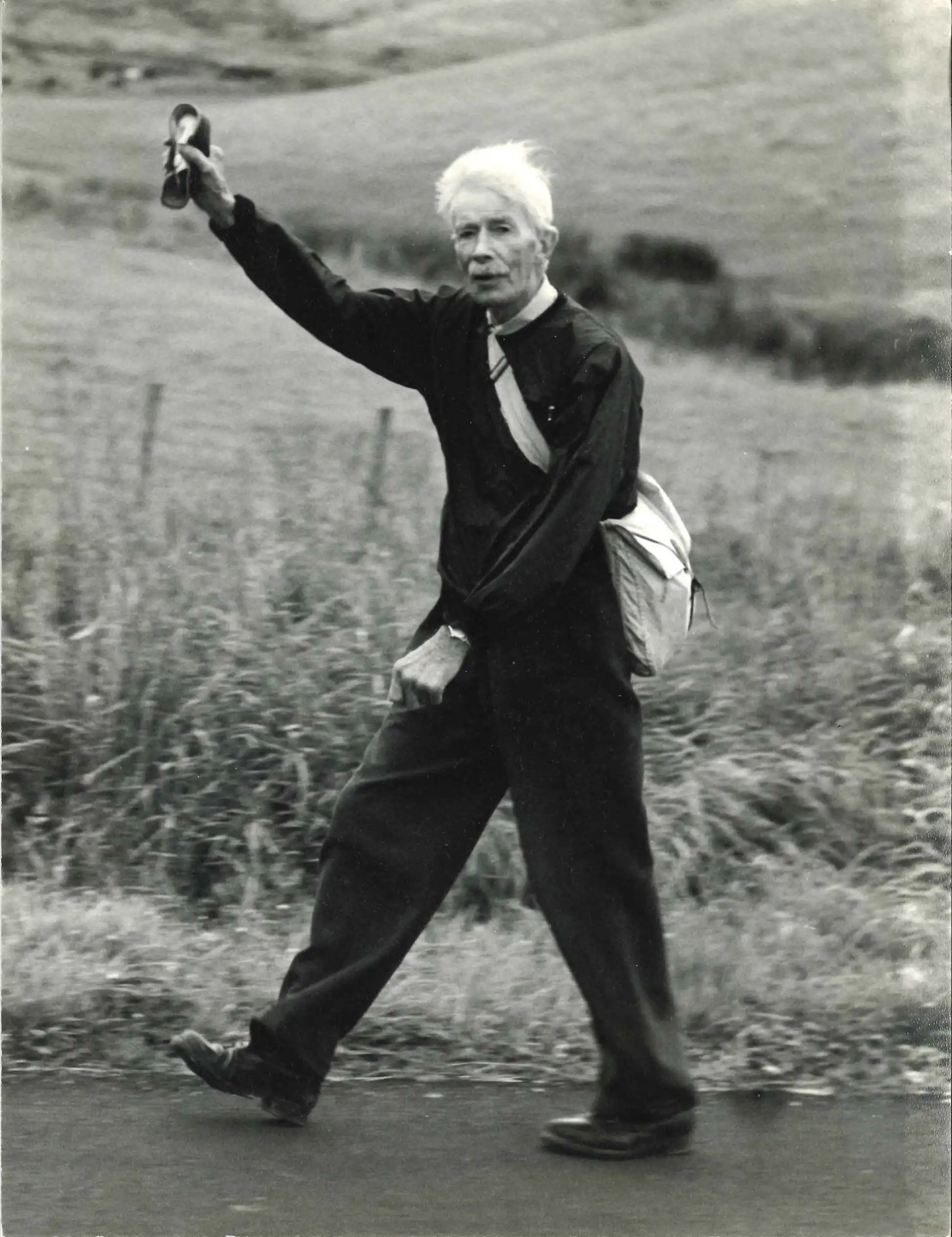 Photograph of A.H. Reed on final day of The friendly road walk, 1964. Photograph by Geoffrey Doust.