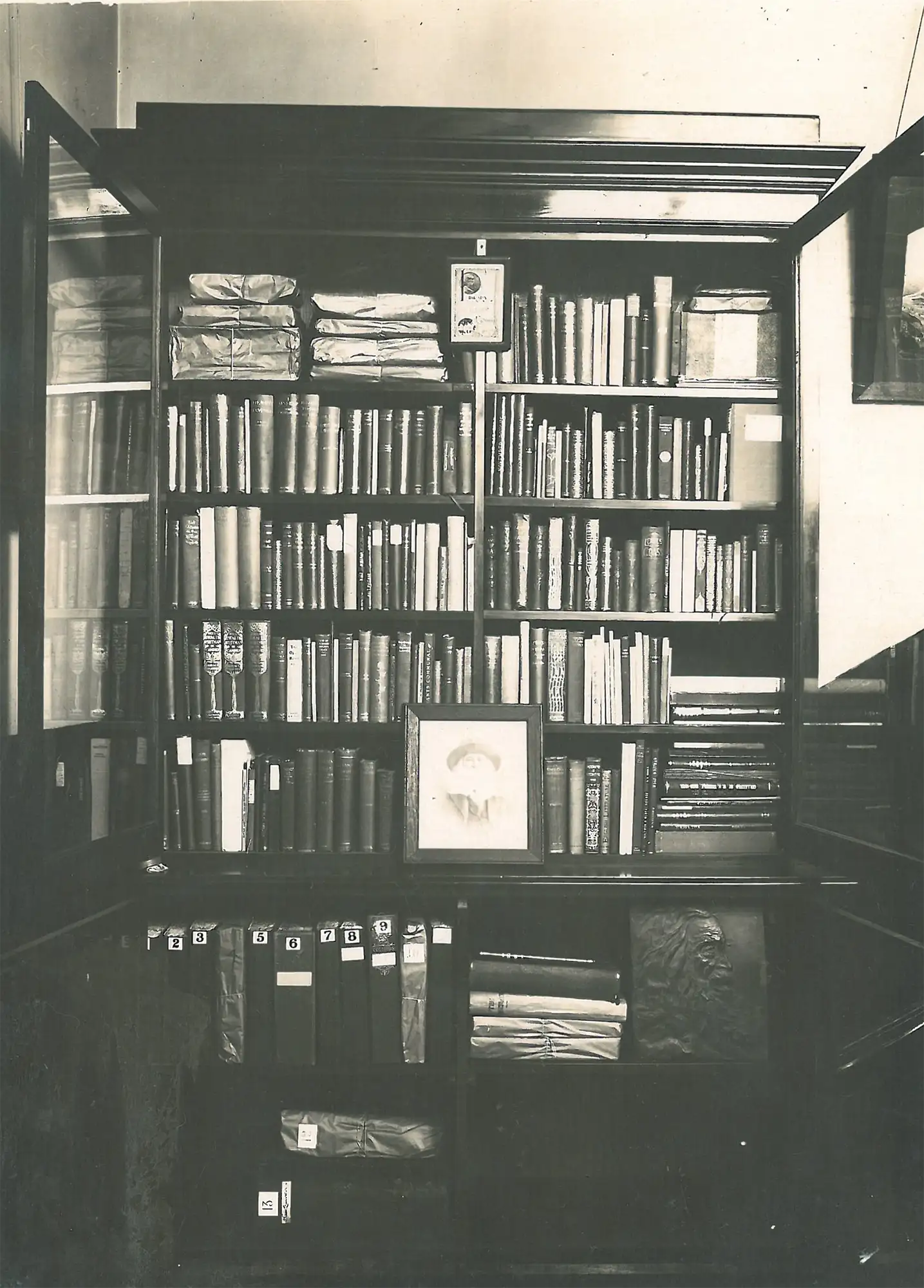 Photograph of Whitman Collection in the former Dunedin Public Library, 1928.